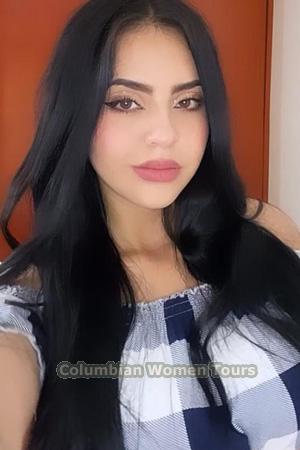 204339 - Laura Age: 26 - Colombia