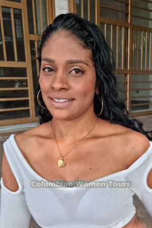 207174 - Emilia Age: 39 - Colombia