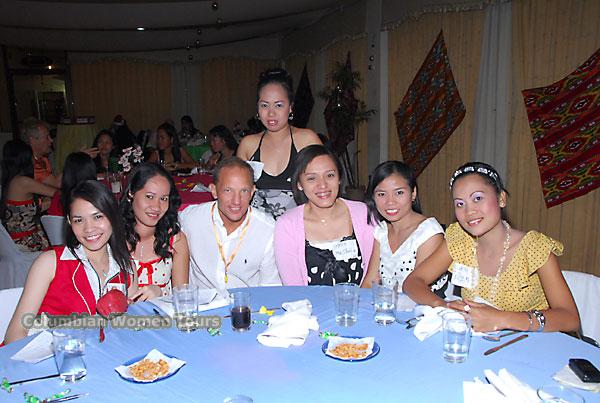 young-filipino-women-085